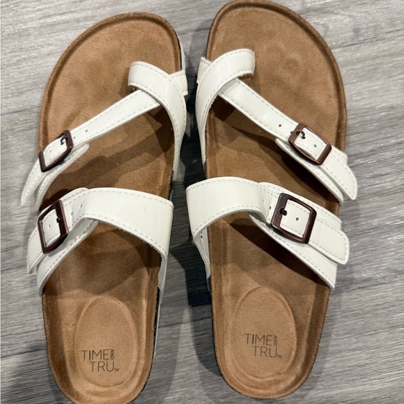 Time and Tru women’s  White Sandals - Picture 1 of 6